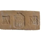 Outlet FabroStone, Rustica címeres tégla 1, 25x15x2 cm