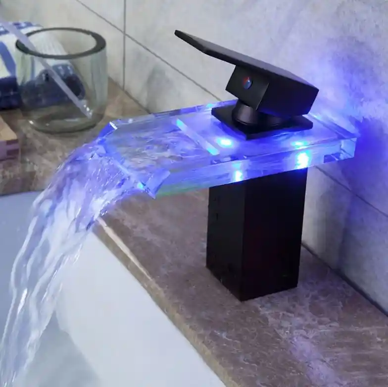 Kiárusítás Balneum Black mosdó csaptelep szögletes led világítással