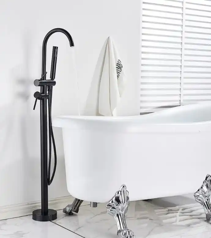 Balneum Dark Minimal Térbenálló fekete kád és zuhany csaptelep Csak ma